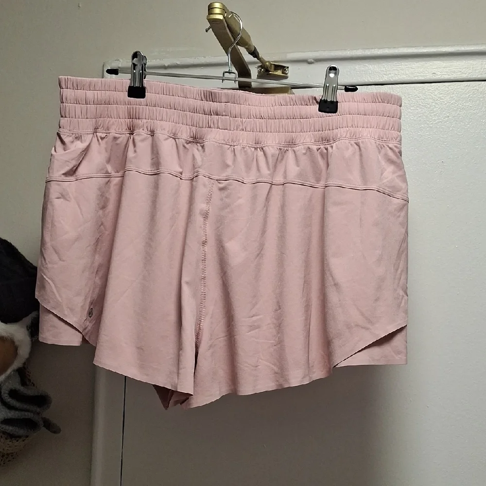 Lululemon Shake It Out High-Rise 2.5” Shorts Pink Pear XL - Picture 3 of 12